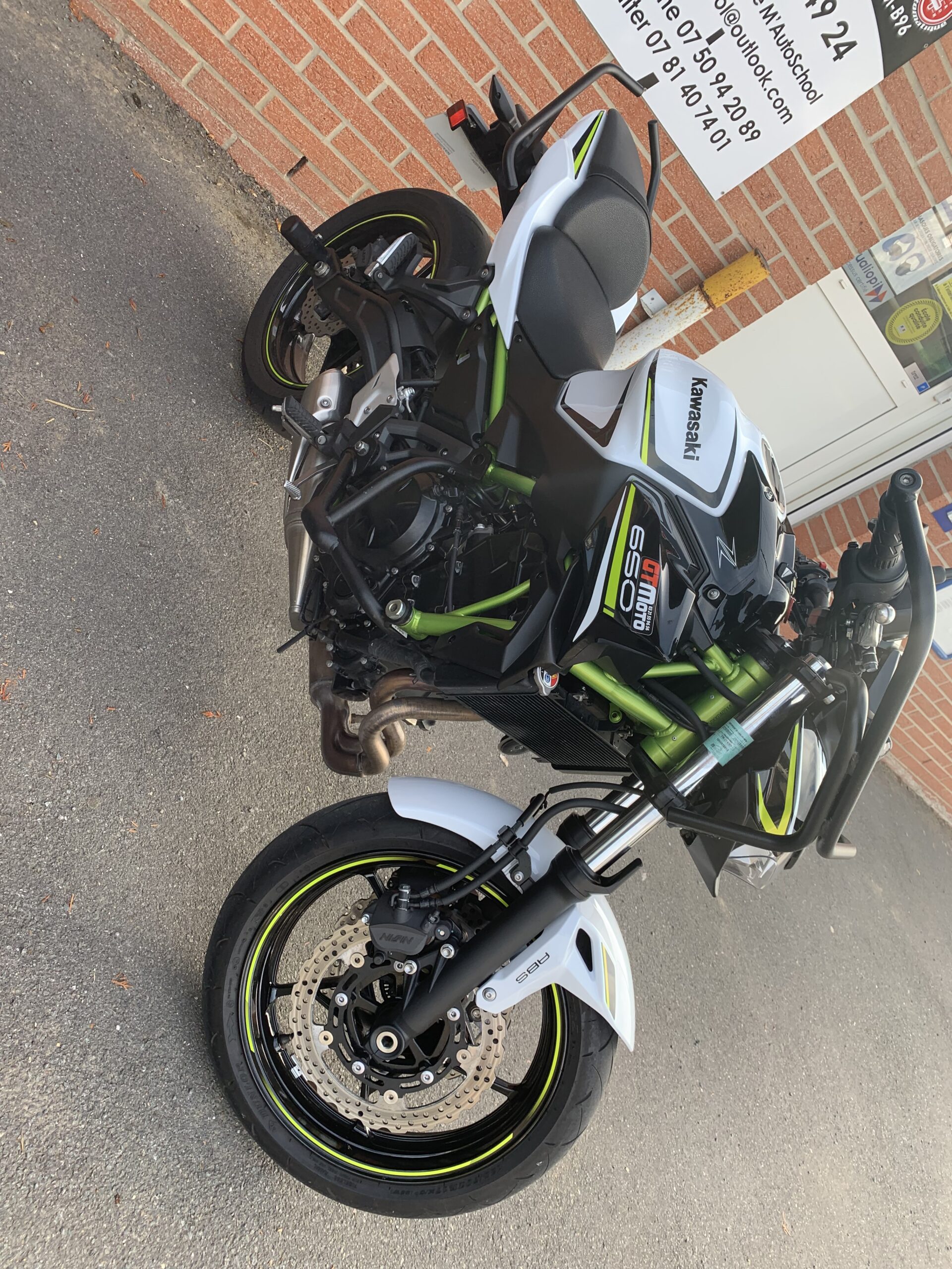 Moto 4